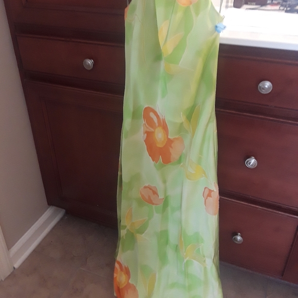 Dress - Picture 6 of 7